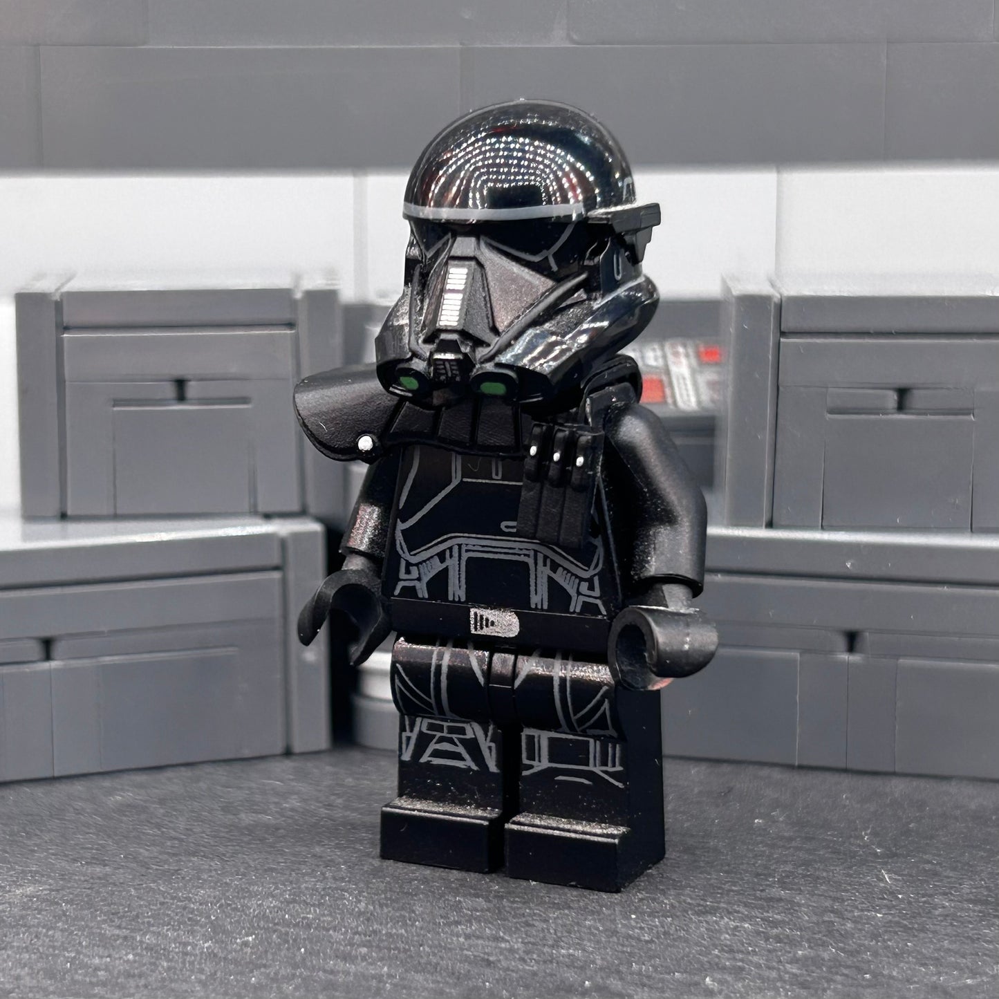 Pauldrons Death Trooper fits new helmet